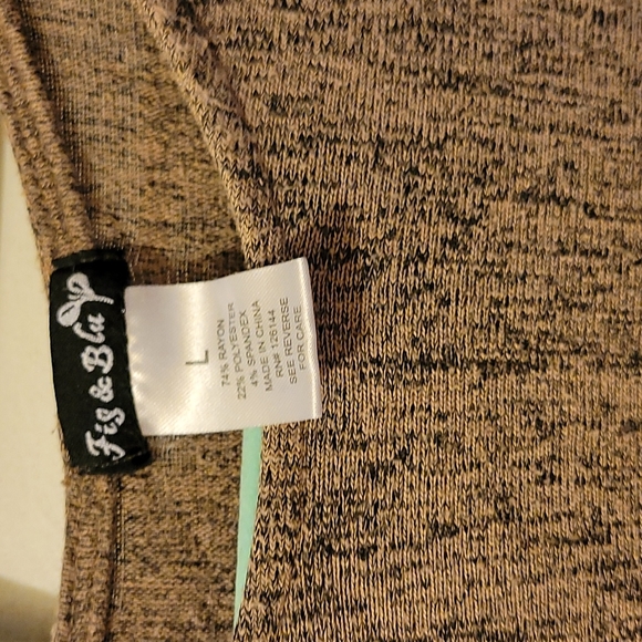 Pretty top - Picture 2 of 4